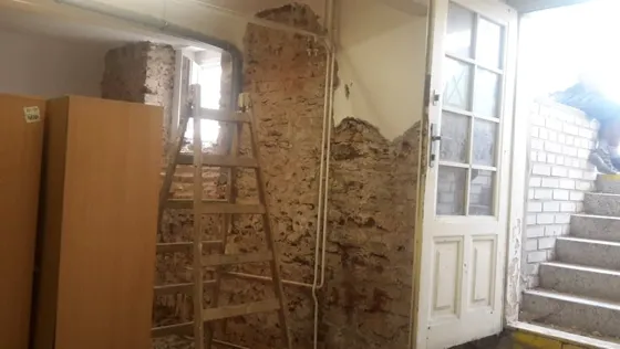 Odstranění omítek v interiéru
