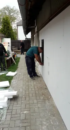 Dokončovací práce na fasádě